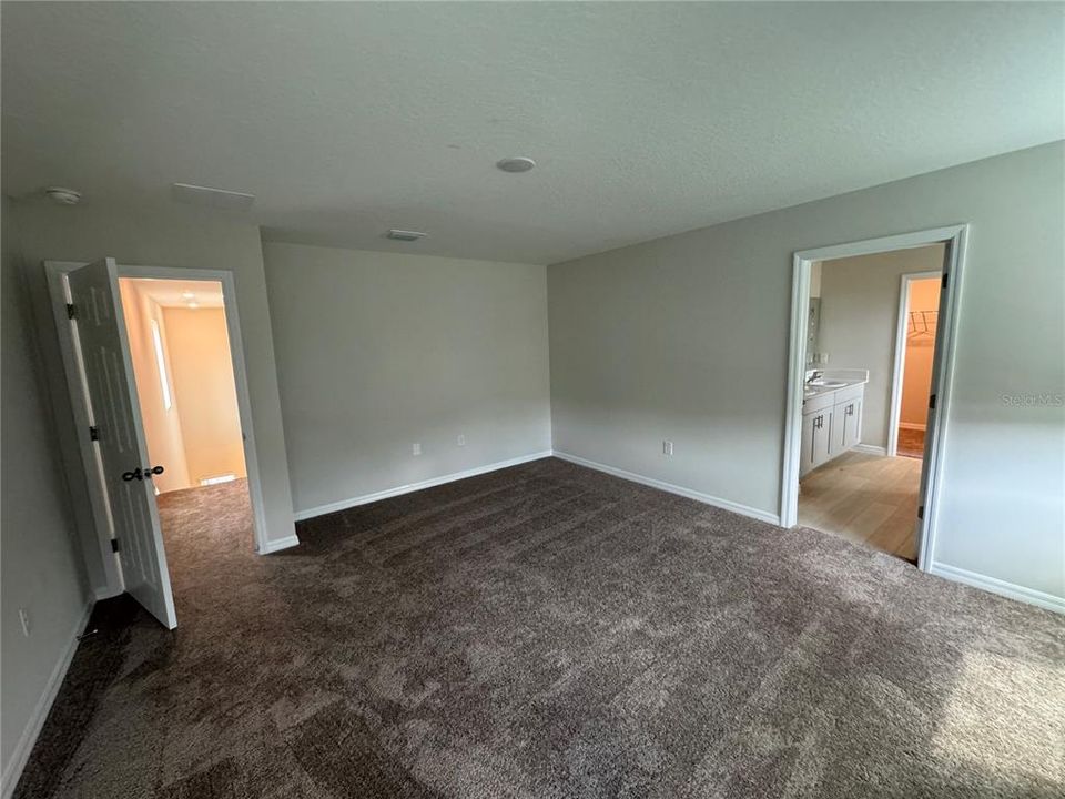 For Rent: $2,599 (4 beds, 2 baths, 2226 Square Feet)