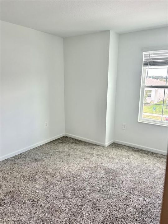 合同活跃: $1,900 (4 贝兹, 2 浴室, 1879 平方英尺)