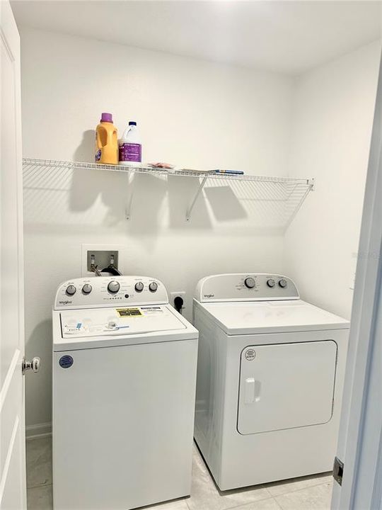 合同活跃: $1,900 (4 贝兹, 2 浴室, 1879 平方英尺)