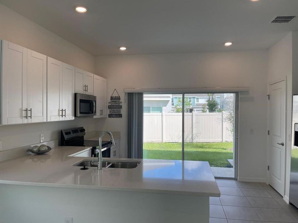 На продажу: $275,000 (2 спален, 2 ванн, 1180 Квадратных фут)