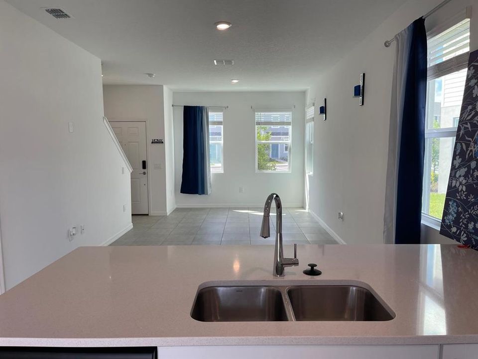 На продажу: $275,000 (2 спален, 2 ванн, 1180 Квадратных фут)