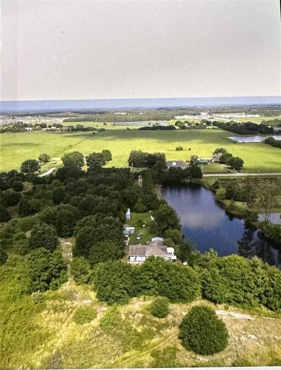 На продажу: $799,000 (2.41 acres)