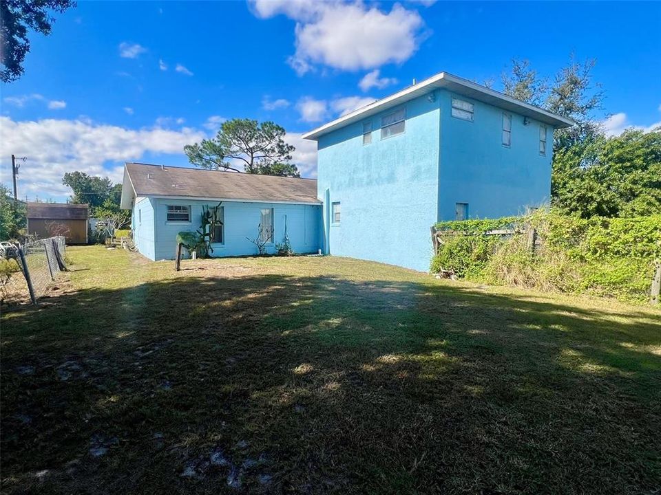 На продажу: $799,000 (2.41 acres)