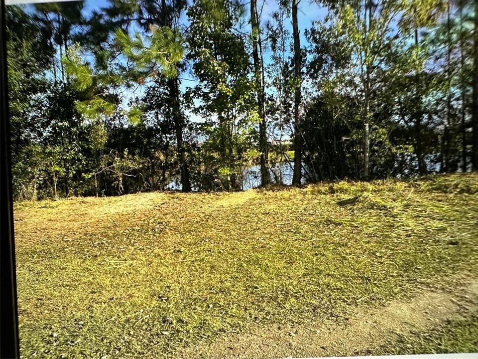 На продажу: $799,000 (2.41 acres)