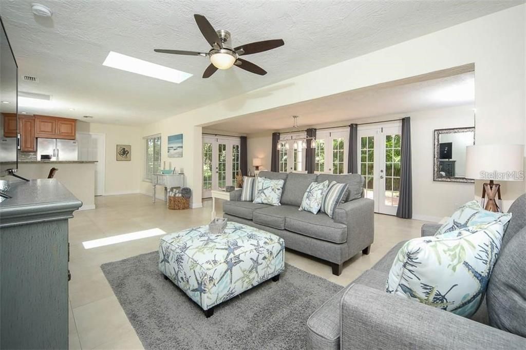 En Renta: $5,950 (3 camas, 2 baños, 1950 Pies cuadrados)