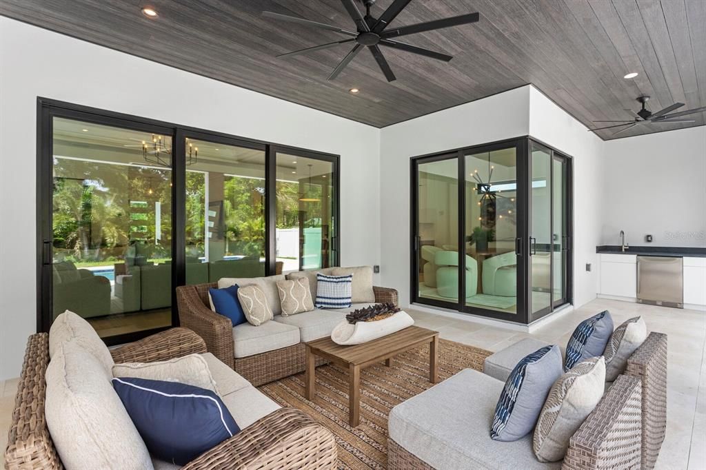 En Venta: $3,100,000 (4 camas, 3 baños, 2292 Pies cuadrados)