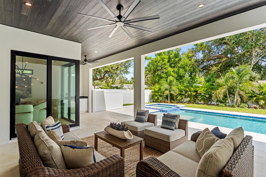 En Venta: $3,100,000 (4 camas, 3 baños, 2292 Pies cuadrados)