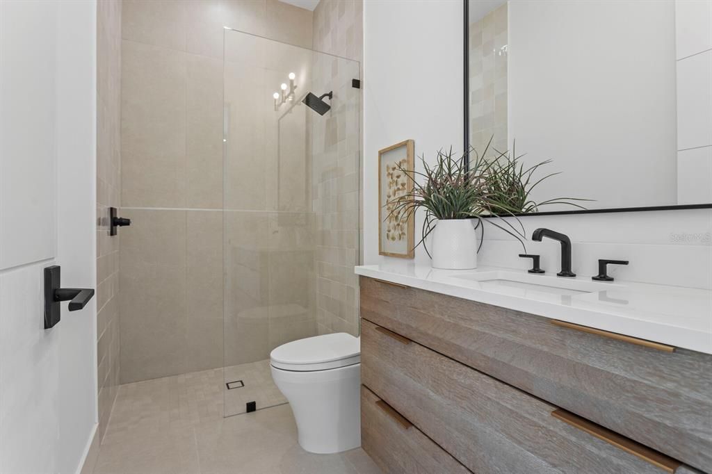 En Venta: $3,100,000 (4 camas, 3 baños, 2292 Pies cuadrados)