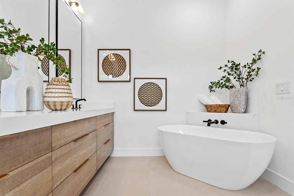 En Venta: $3,100,000 (4 camas, 3 baños, 2292 Pies cuadrados)