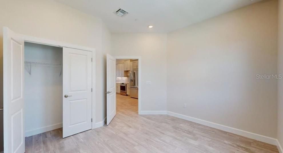 Activo con contrato: $375,000 (4 camas, 3 baños, 1867 Pies cuadrados)