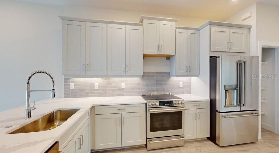 Activo con contrato: $375,000 (4 camas, 3 baños, 1867 Pies cuadrados)