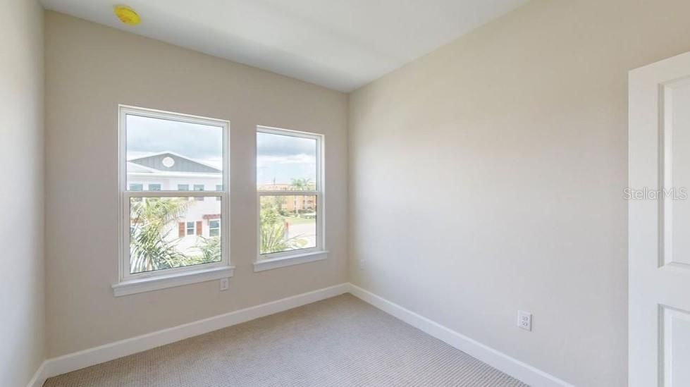 Activo con contrato: $375,000 (4 camas, 3 baños, 1867 Pies cuadrados)