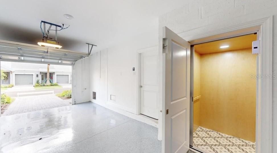 Activo con contrato: $375,000 (4 camas, 3 baños, 1867 Pies cuadrados)