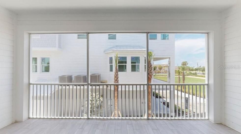 Activo con contrato: $375,000 (4 camas, 3 baños, 1867 Pies cuadrados)