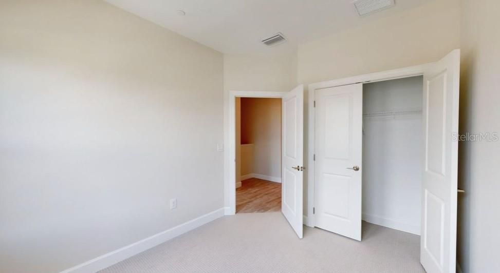 Activo con contrato: $375,000 (4 camas, 3 baños, 1867 Pies cuadrados)