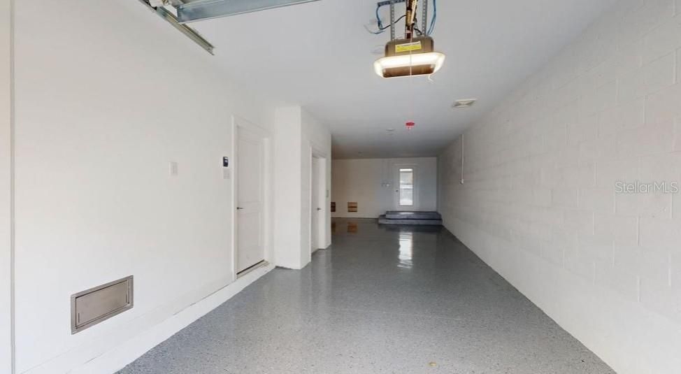 Activo con contrato: $375,000 (4 camas, 3 baños, 1867 Pies cuadrados)