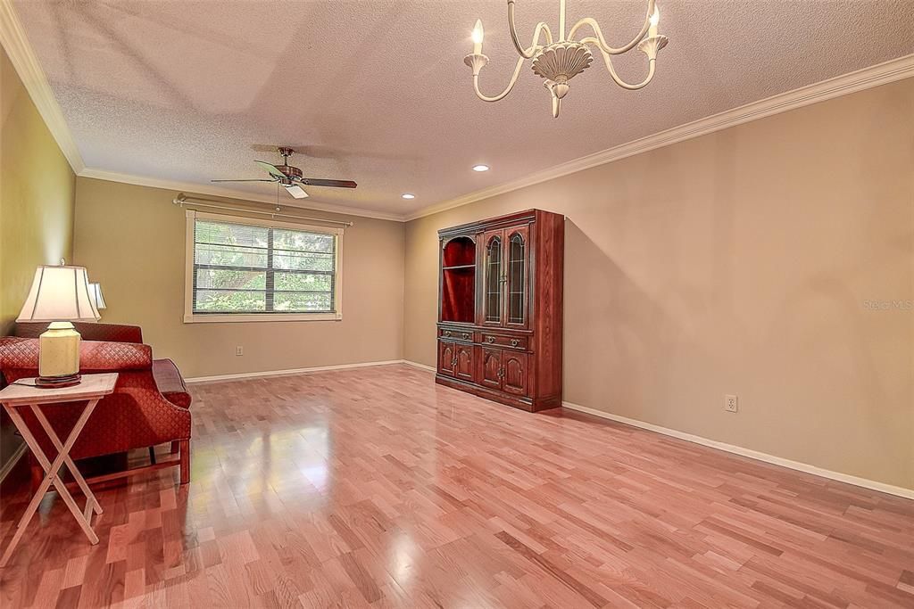 Activo con contrato: $269,900 (3 camas, 2 baños, 1304 Pies cuadrados)