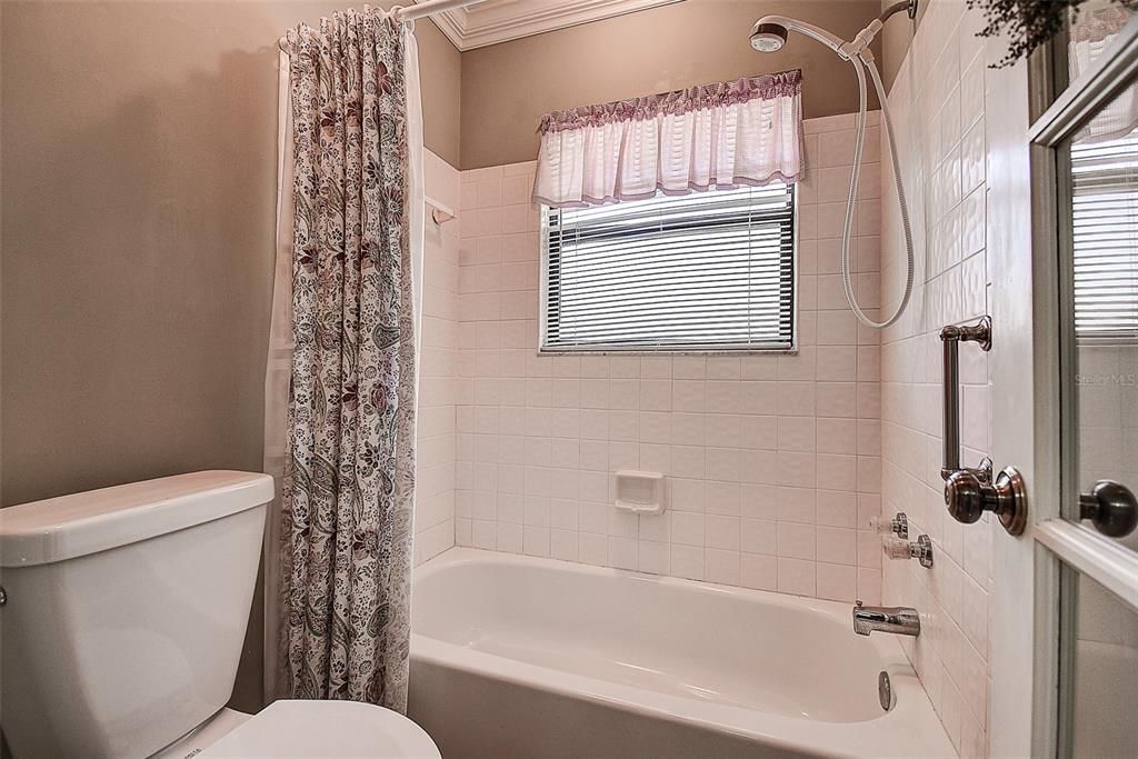 Activo con contrato: $269,900 (3 camas, 2 baños, 1304 Pies cuadrados)