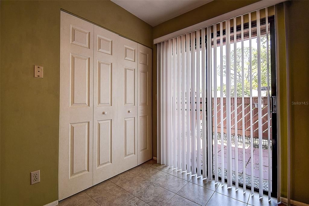 Activo con contrato: $269,900 (3 camas, 2 baños, 1304 Pies cuadrados)