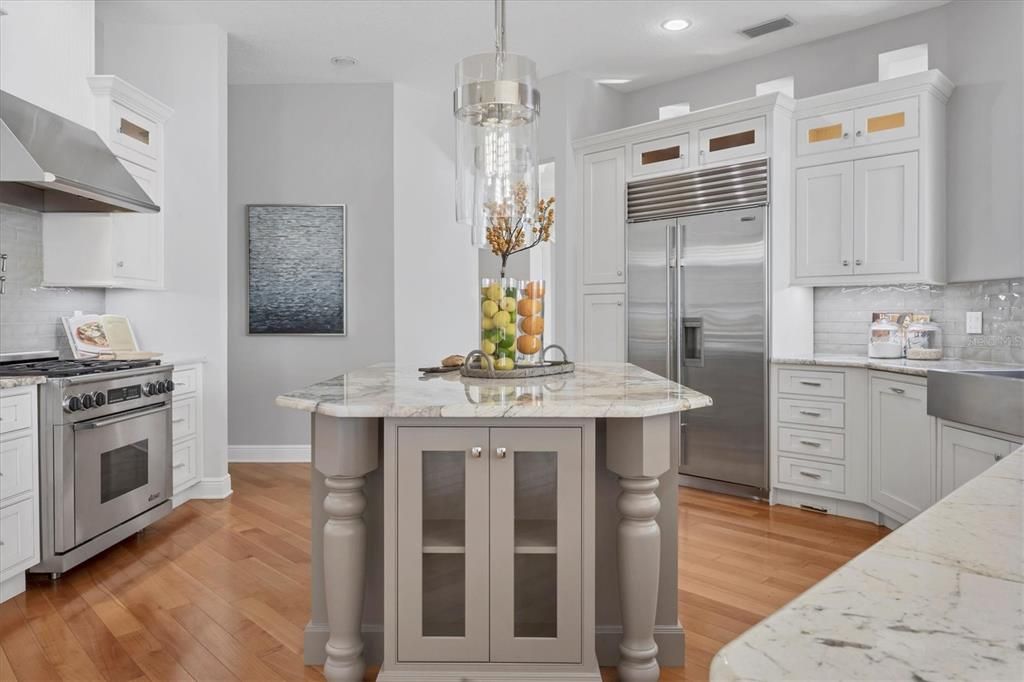 合同活跃: $3,995,000 (3 贝兹, 3 浴室, 4622 平方英尺)