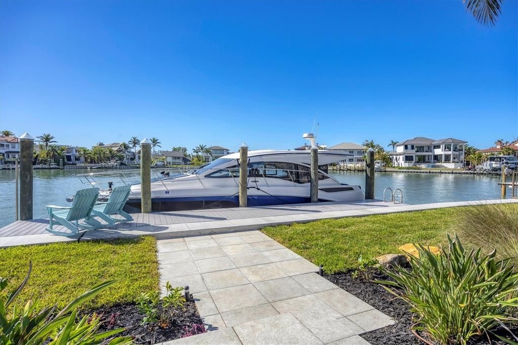 合同活跃: $3,995,000 (3 贝兹, 3 浴室, 4622 平方英尺)