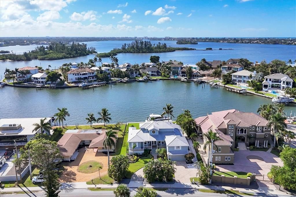 合同活跃: $3,995,000 (3 贝兹, 3 浴室, 4622 平方英尺)