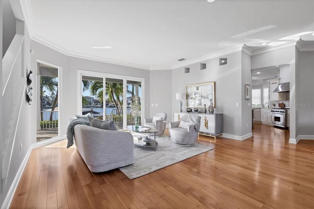 合同活跃: $3,995,000 (3 贝兹, 3 浴室, 4622 平方英尺)