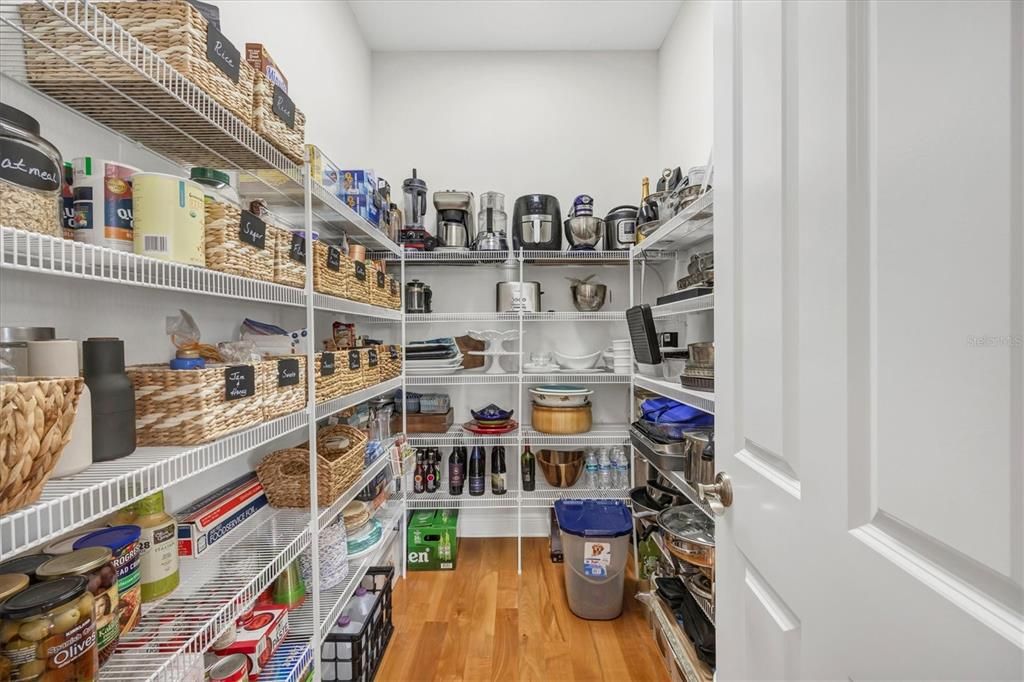 合同活跃: $3,995,000 (3 贝兹, 3 浴室, 4622 平方英尺)