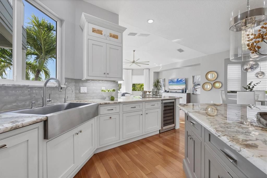 合同活跃: $3,995,000 (3 贝兹, 3 浴室, 4622 平方英尺)