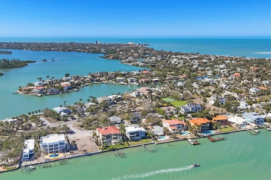 合同活跃: $3,995,000 (3 贝兹, 3 浴室, 4622 平方英尺)