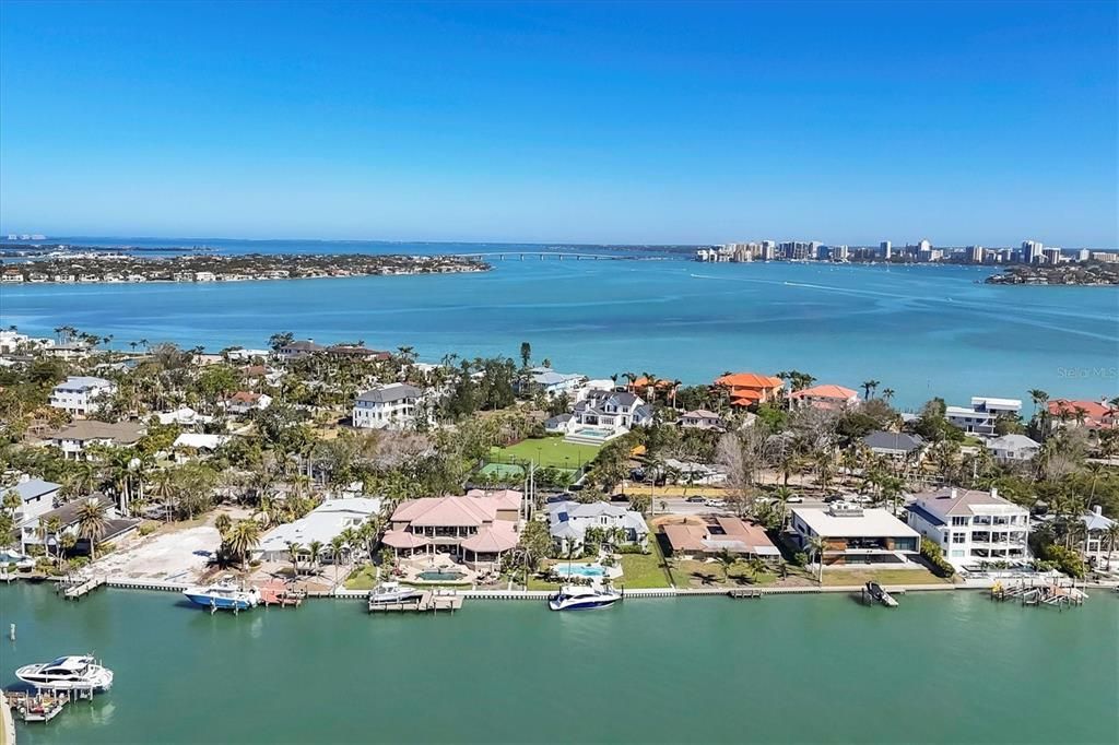 合同活跃: $3,995,000 (3 贝兹, 3 浴室, 4622 平方英尺)