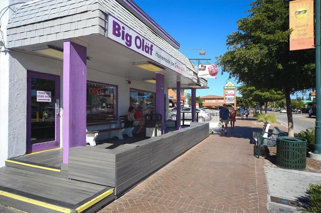 合同活跃: $3,995,000 (3 贝兹, 3 浴室, 4622 平方英尺)