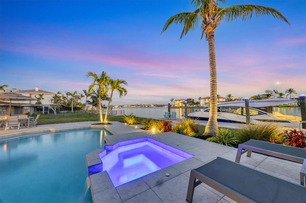 合同活跃: $3,995,000 (3 贝兹, 3 浴室, 4622 平方英尺)