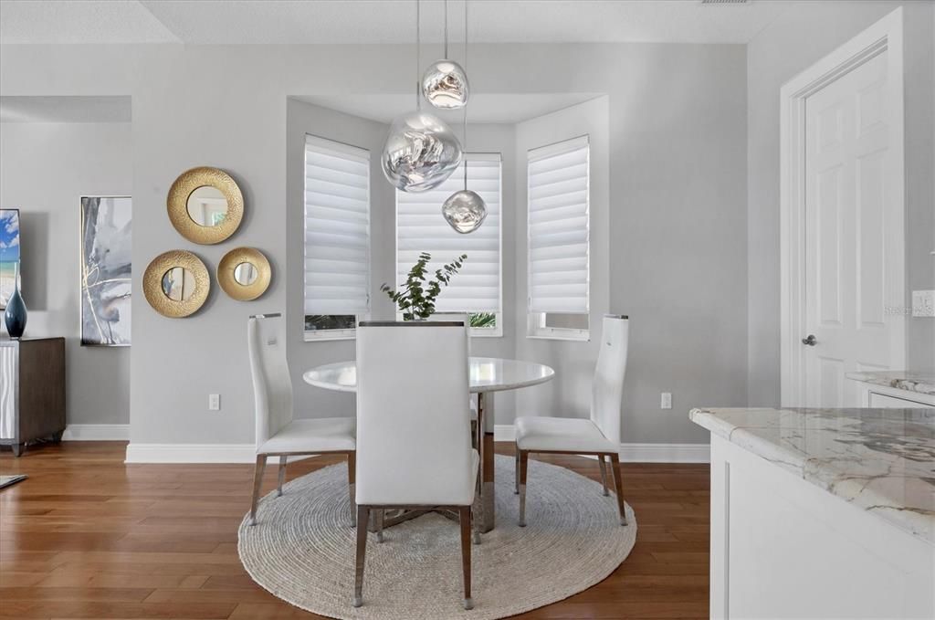 合同活跃: $3,995,000 (3 贝兹, 3 浴室, 4622 平方英尺)