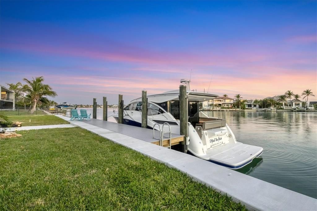 合同活跃: $3,995,000 (3 贝兹, 3 浴室, 4622 平方英尺)