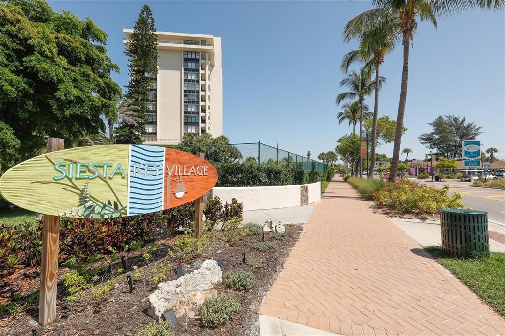 合同活跃: $3,995,000 (3 贝兹, 3 浴室, 4622 平方英尺)