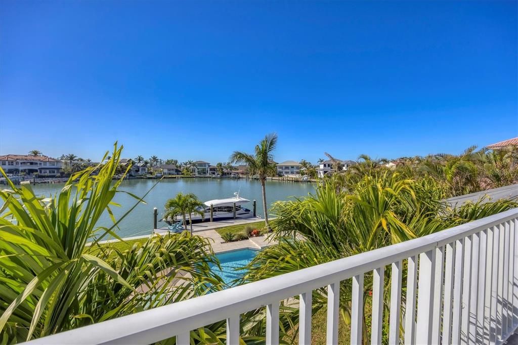 合同活跃: $3,995,000 (3 贝兹, 3 浴室, 4622 平方英尺)