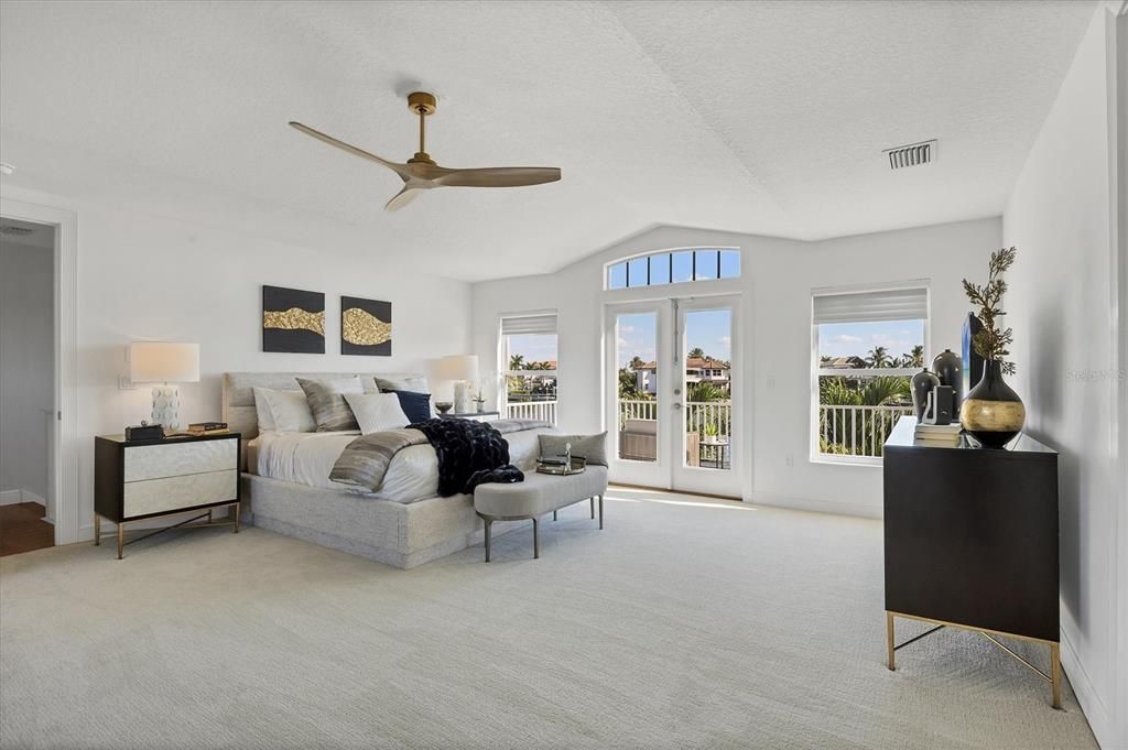 合同活跃: $3,995,000 (3 贝兹, 3 浴室, 4622 平方英尺)