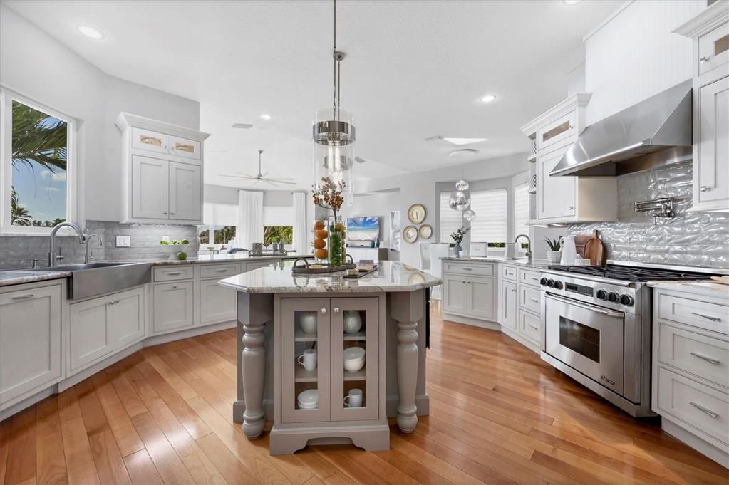 合同活跃: $3,995,000 (3 贝兹, 3 浴室, 4622 平方英尺)