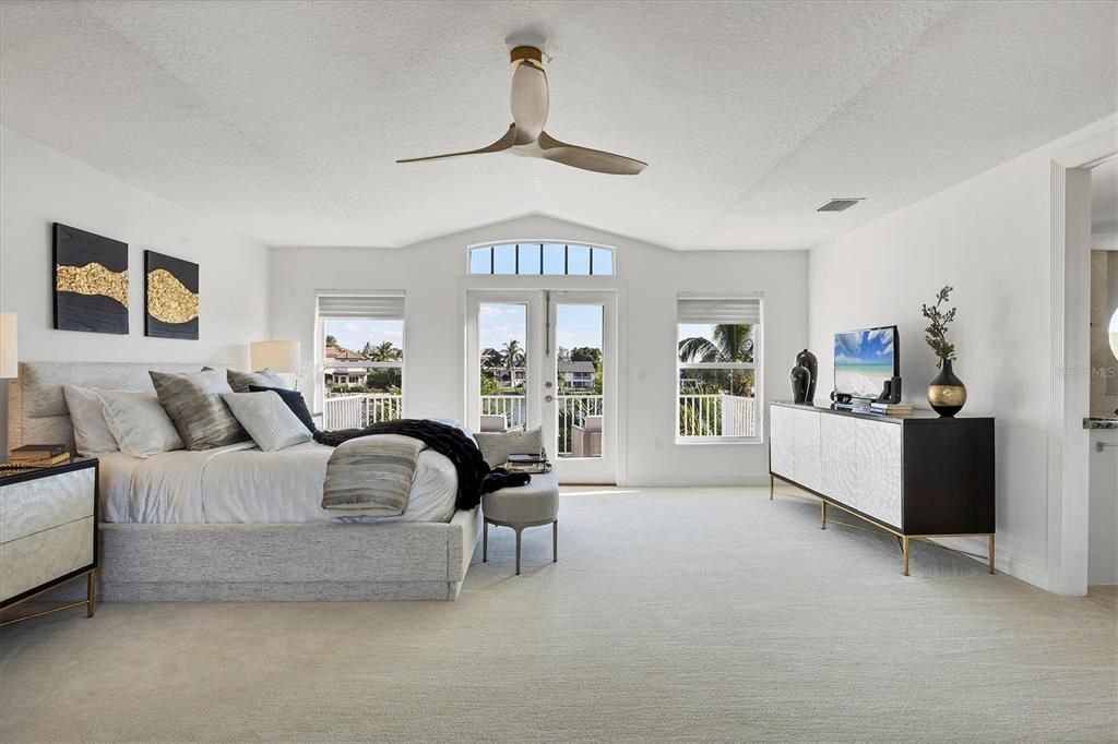 合同活跃: $3,995,000 (3 贝兹, 3 浴室, 4622 平方英尺)