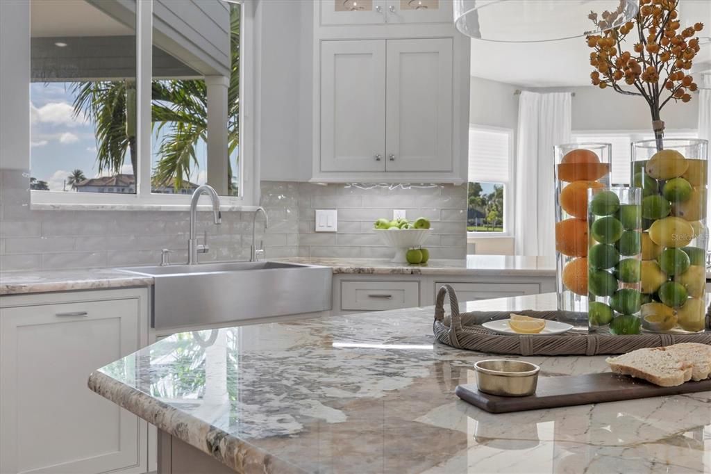 合同活跃: $3,995,000 (3 贝兹, 3 浴室, 4622 平方英尺)