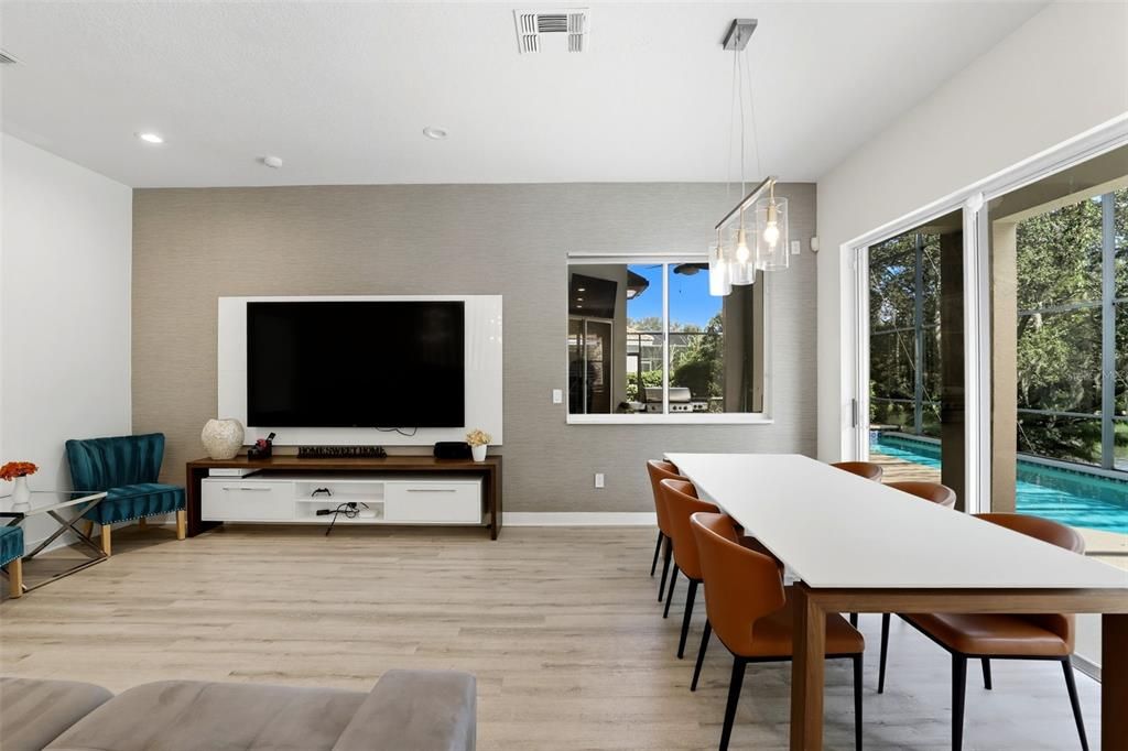 合同活跃: $1,299,000 (5 贝兹, 4 浴室, 3415 平方英尺)