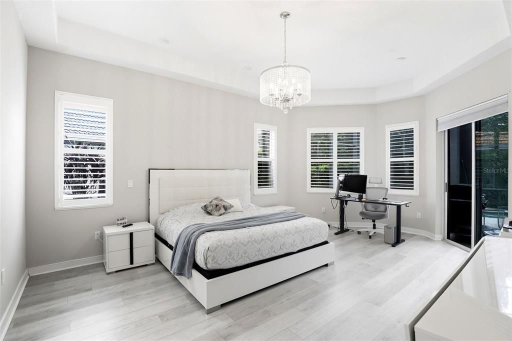 合同活跃: $1,299,000 (5 贝兹, 4 浴室, 3415 平方英尺)