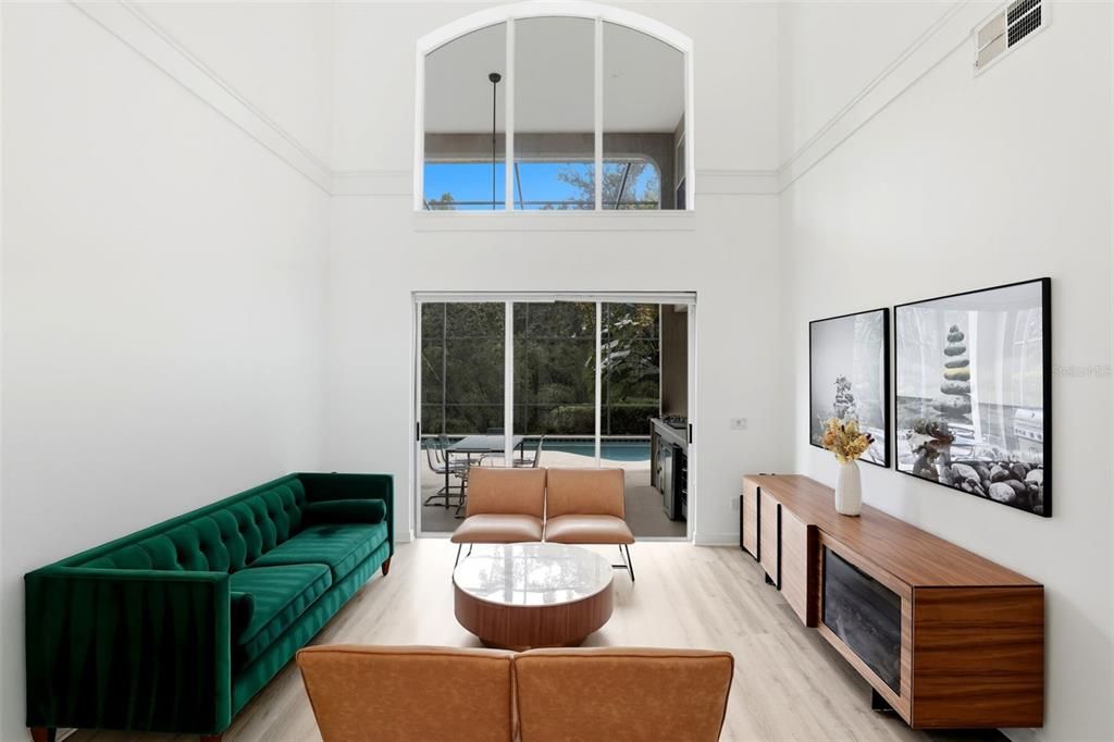 合同活跃: $1,299,000 (5 贝兹, 4 浴室, 3415 平方英尺)