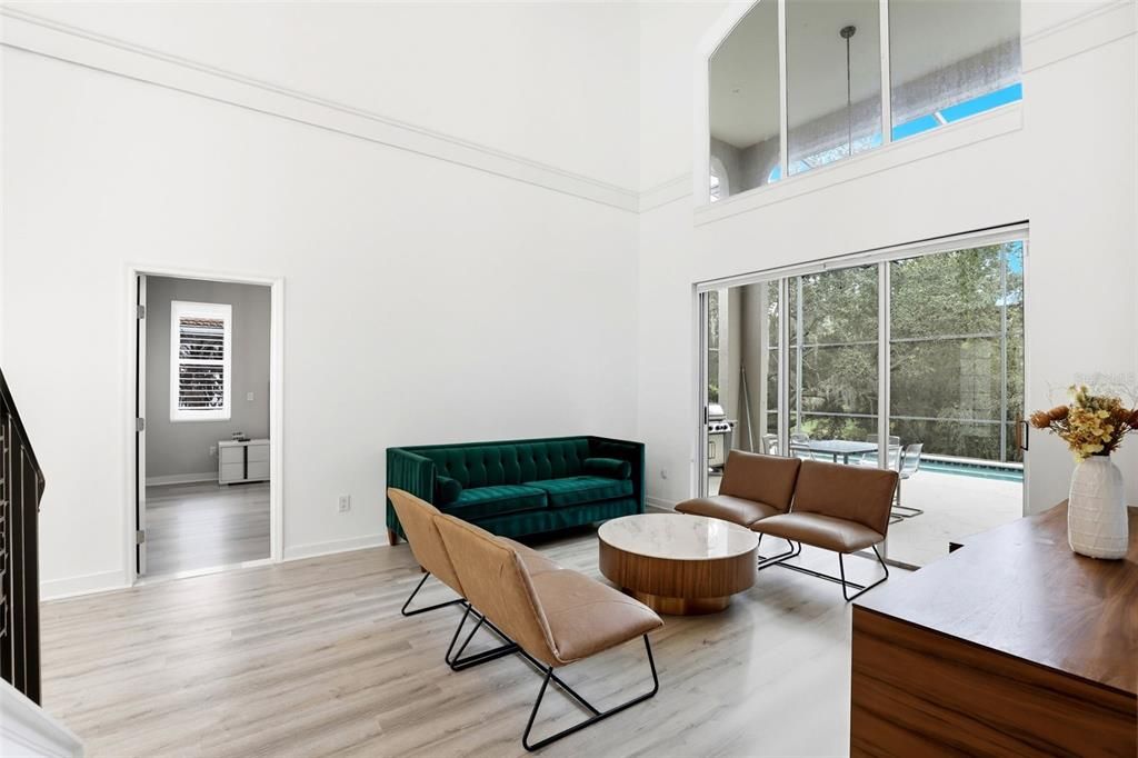 合同活跃: $1,299,000 (5 贝兹, 4 浴室, 3415 平方英尺)