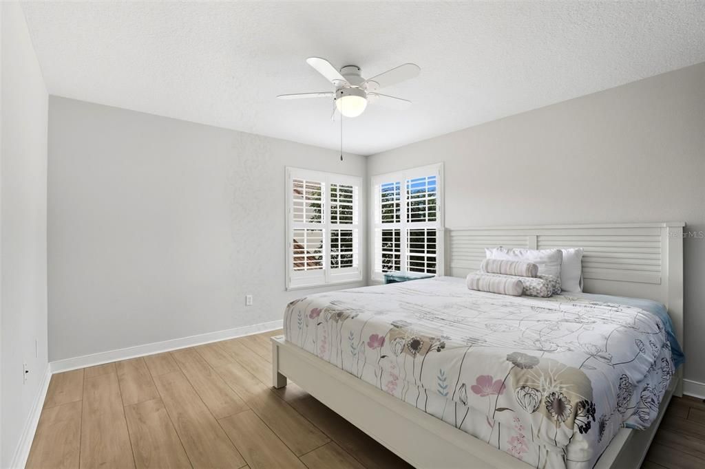 合同活跃: $1,299,000 (5 贝兹, 4 浴室, 3415 平方英尺)