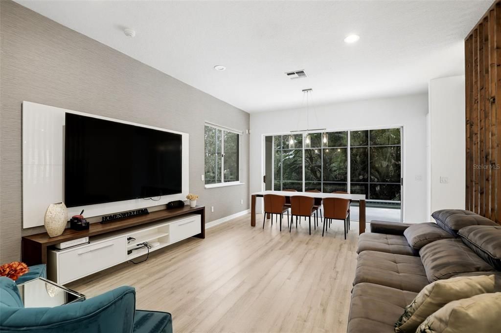 合同活跃: $1,299,000 (5 贝兹, 4 浴室, 3415 平方英尺)