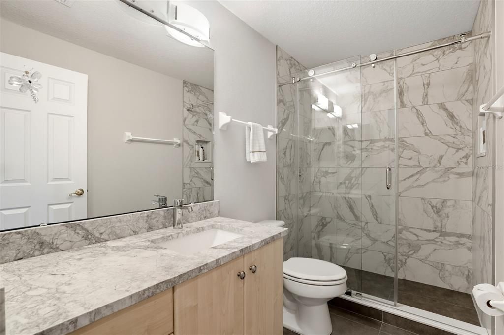 合同活跃: $1,299,000 (5 贝兹, 4 浴室, 3415 平方英尺)