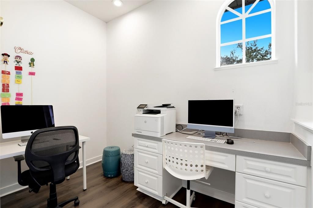 合同活跃: $1,299,000 (5 贝兹, 4 浴室, 3415 平方英尺)