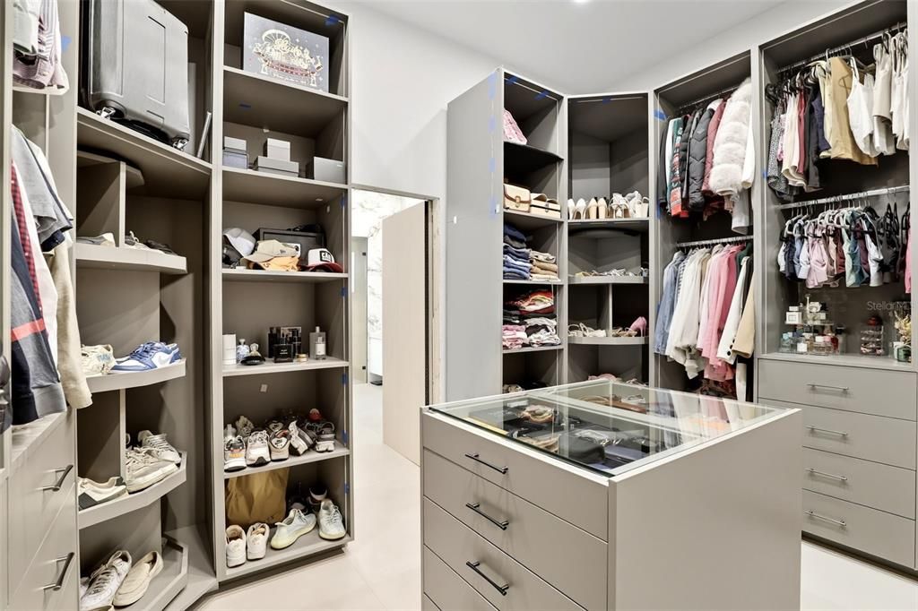 合同活跃: $1,299,000 (5 贝兹, 4 浴室, 3415 平方英尺)